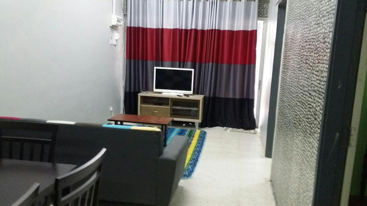 Baiti Homestay Gambang Exteriér fotografie